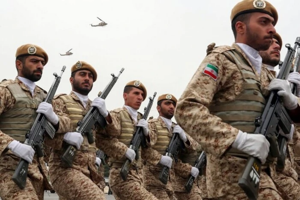 Іран закрив повітряний простір та привів війська у повну бойову готовність