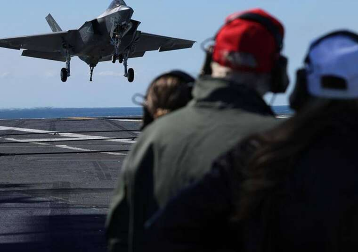 Bloomberg: Ймовірність удару США по Ірану зростає через посилення авіаносної групи