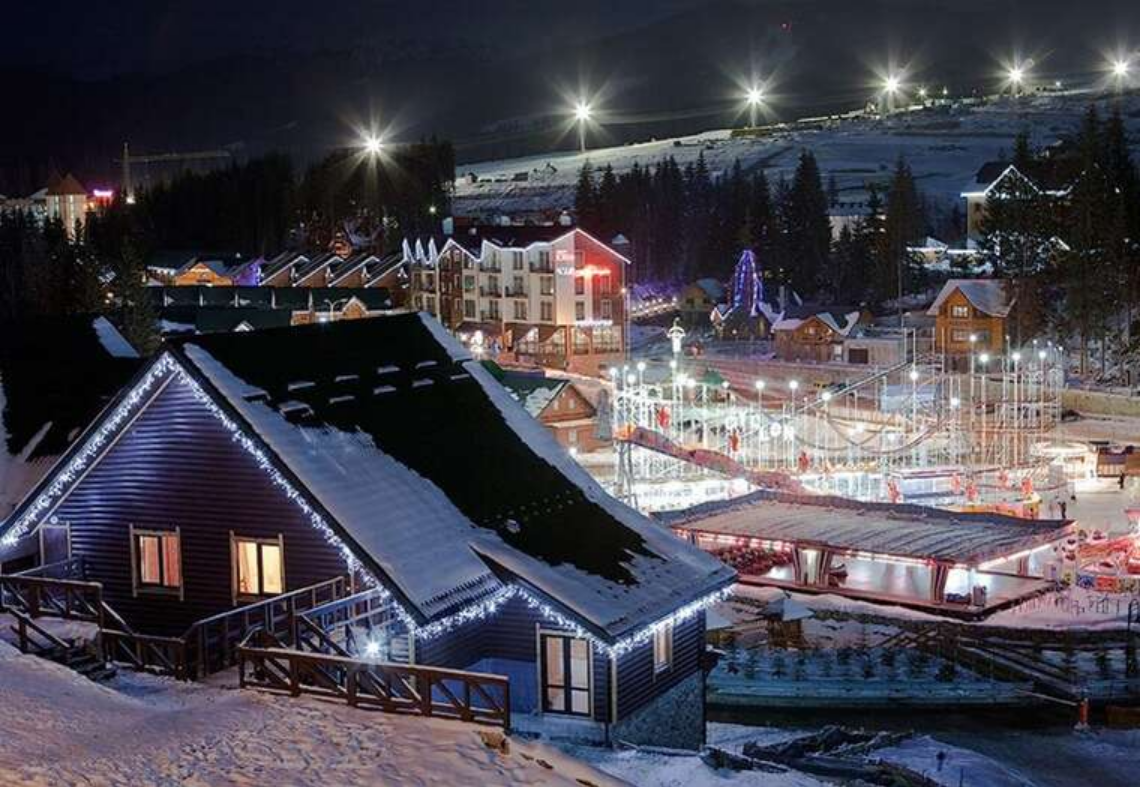 Буковель сяє, а область сидить у темряві