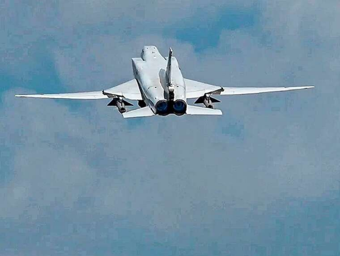 російські Ту-22М3 провели навчальний пуск у бік Польщі