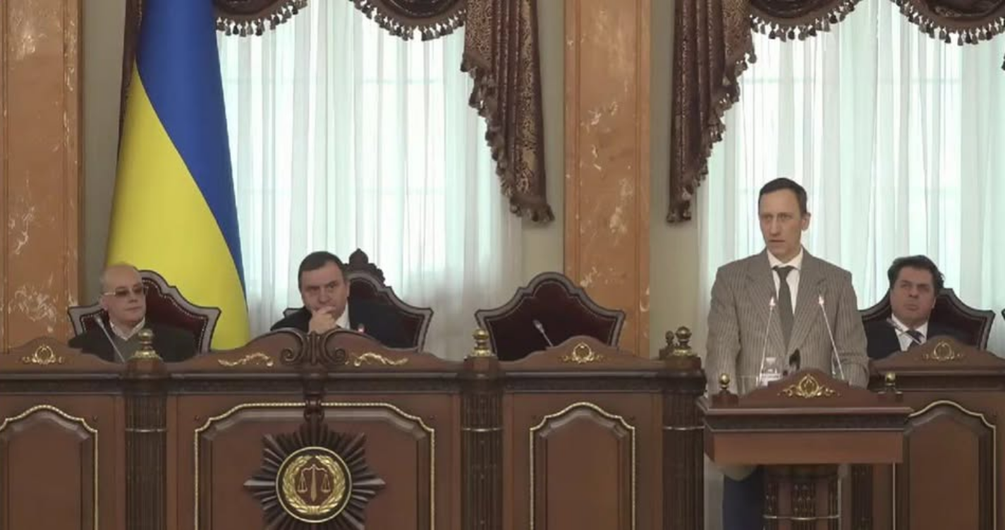 Все мало. Ніяк не нажруться