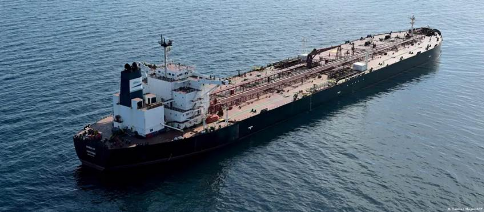 Іспанія допомагає підсанкційному танкеру рф дістатися Марокко після поломки