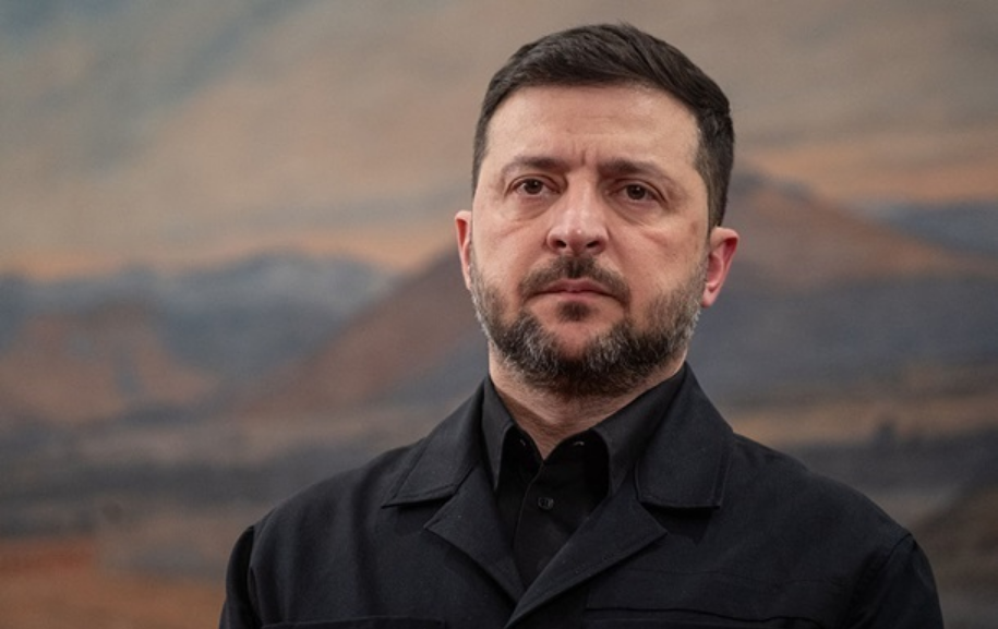 Кварталівській клоун, що затримався на сцені, знову лякає українців