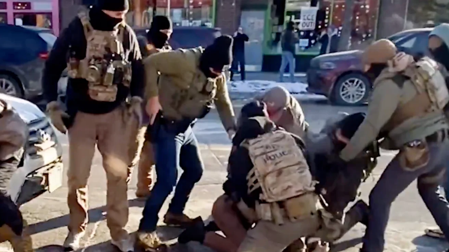 Двох агентів ICE, причетних до вбивства в Міннеаполісі, відправили у відпустку