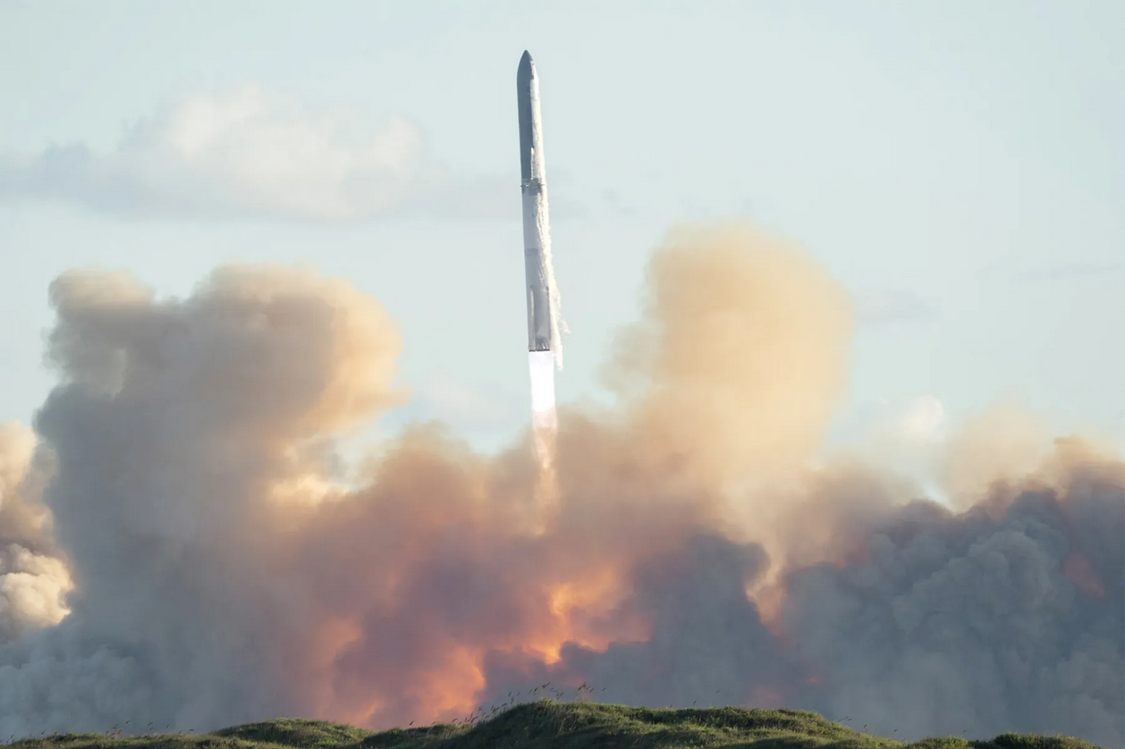 SpaceX планує запустити 1 мільйон супутників для створення космічних дата-центрів ШІ