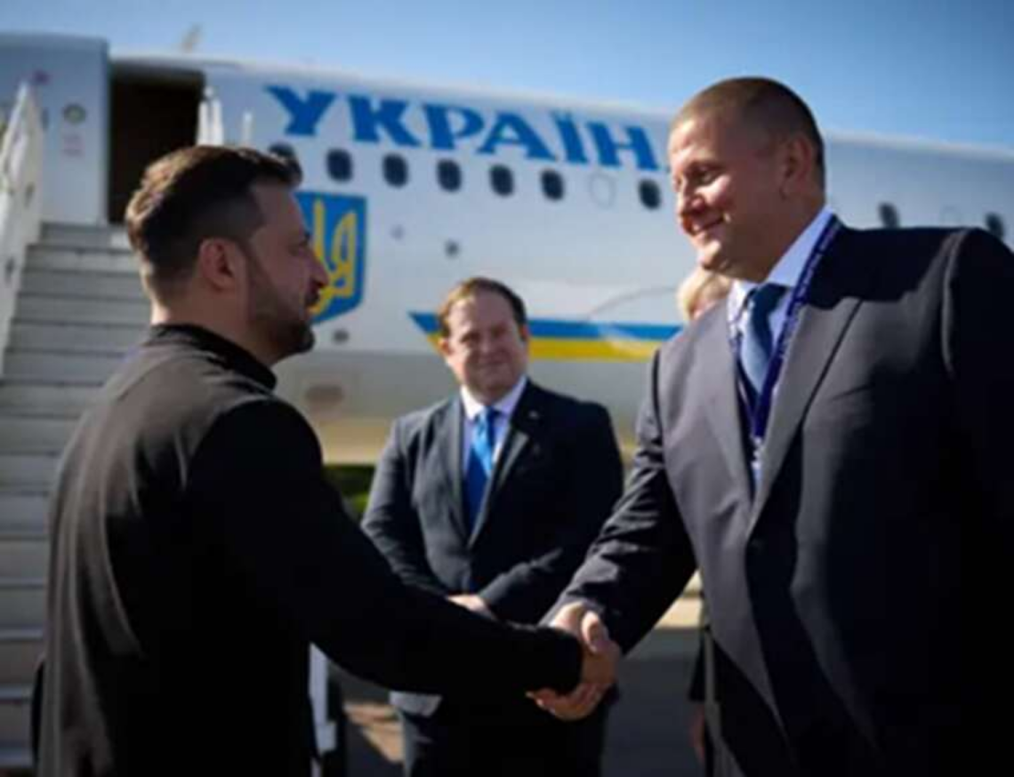 Зеленський ухопився за владу, Залужний захопився політикою