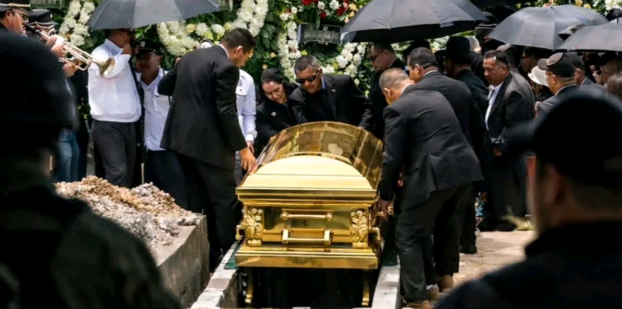 Найбільш розшукуваного наркобарона Мексики поховали в золотій труні