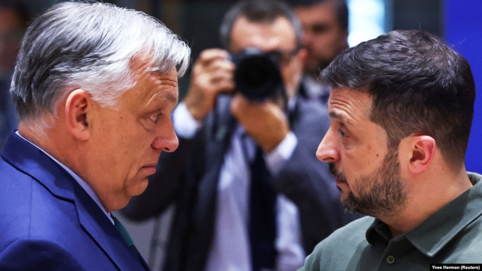 Терміново покличте санітарів