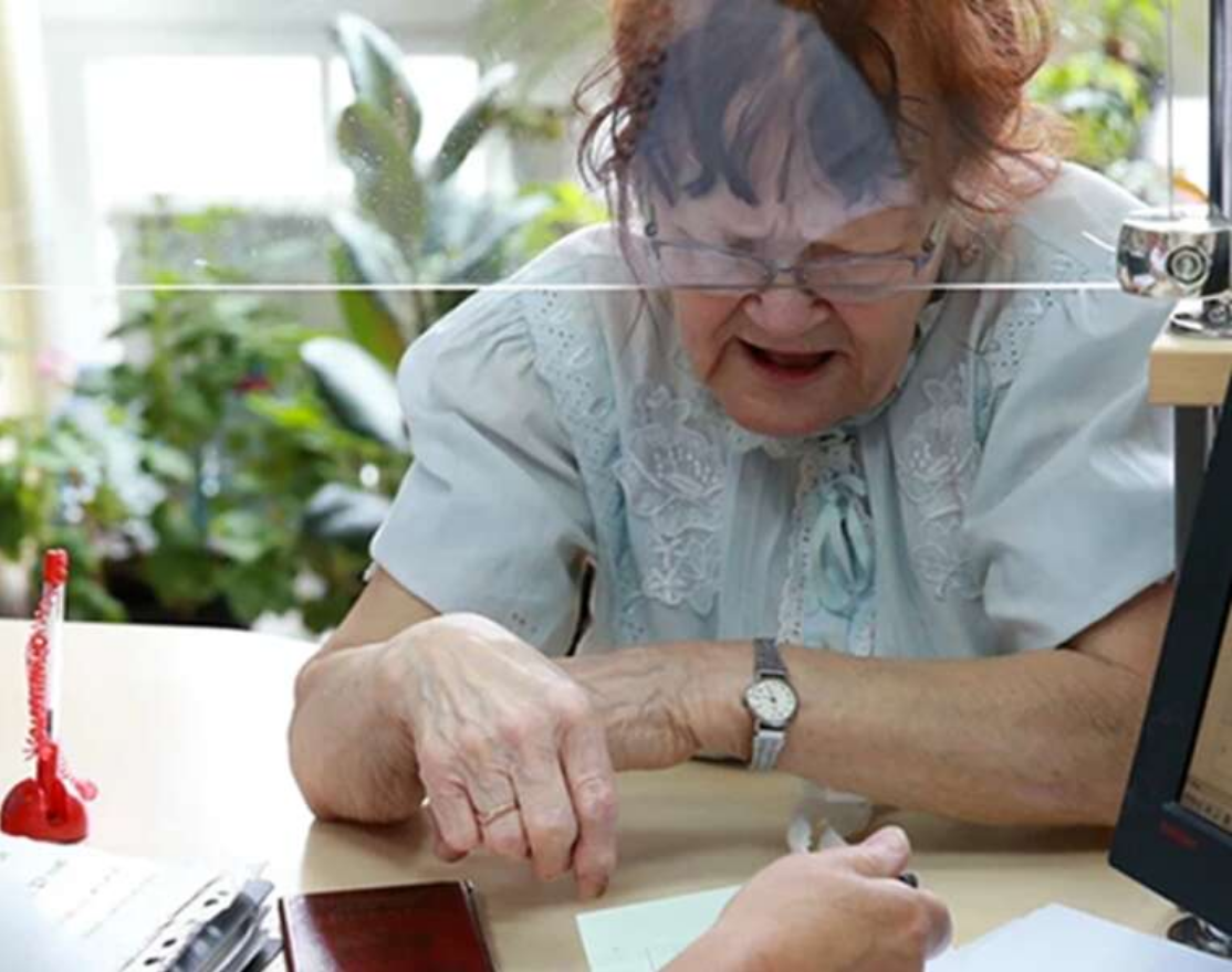 Зеленський вбив українську демографію. Пенсіонерів змусять заробляти собі на пенсію