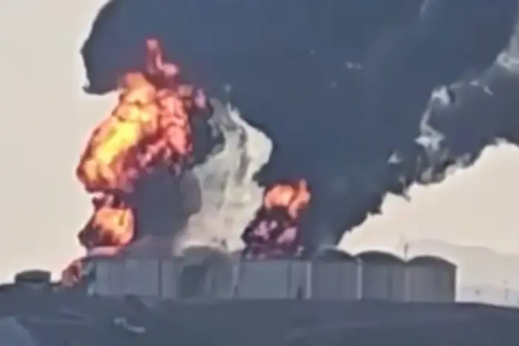 Оман: у порту Салала уражено нафтосховища