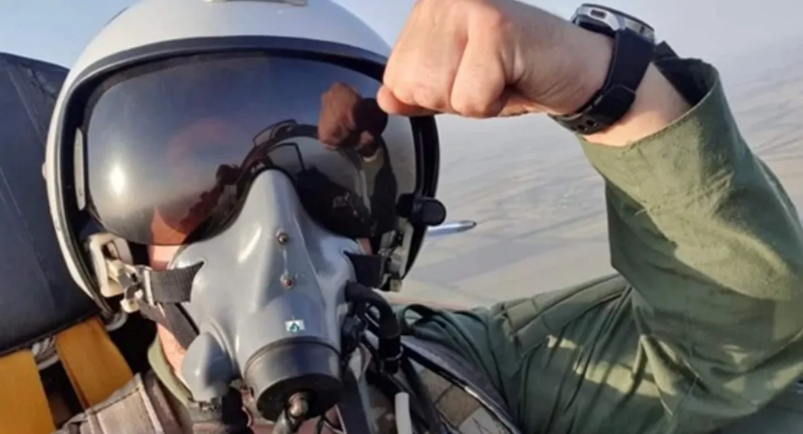 Командир, який жив небом_5