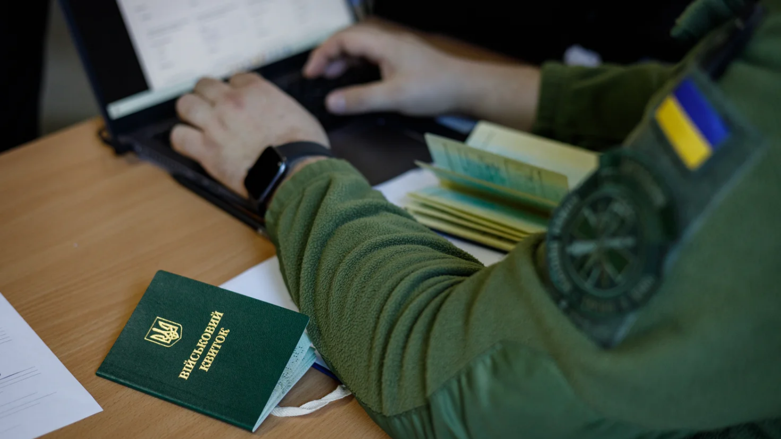 У Дніпрі військові ТЦК побили ветерана з інвалідністю, а потім викинули з авто