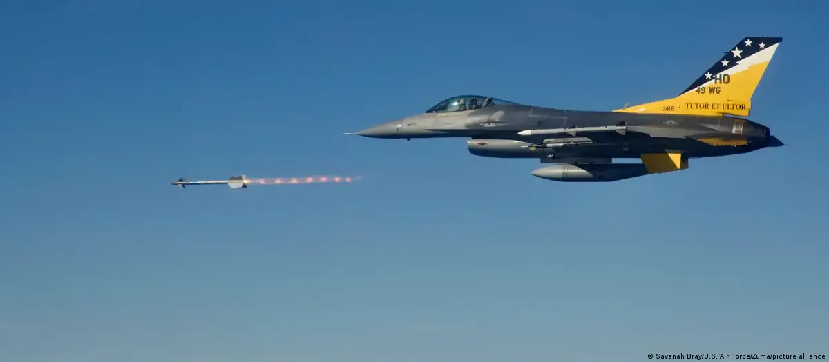 Американський винищувач F-16 під час навчань