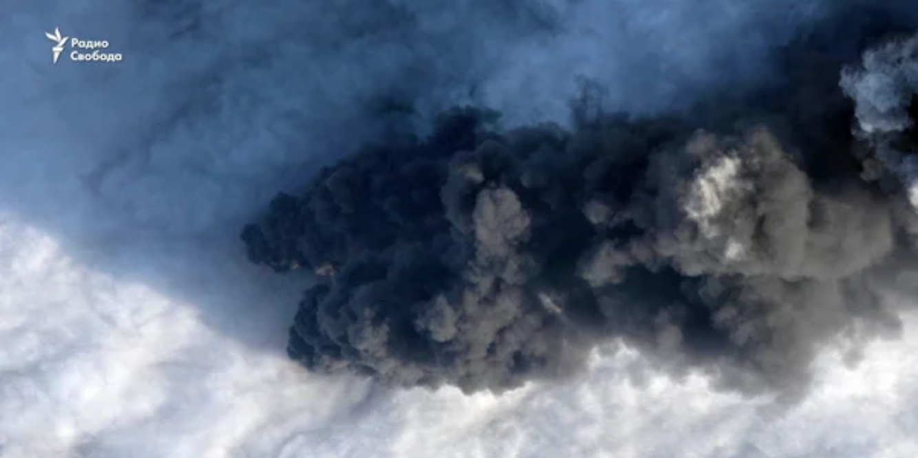 У російському Приморську вже четверту добу горить нафтовий термінал після атаки БпЛА