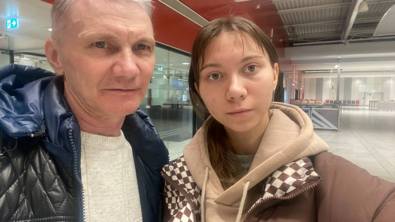 росіянин із донькою втік до Франції після двох років у тюрмі за «Слава Україні» на шкільному малюнку