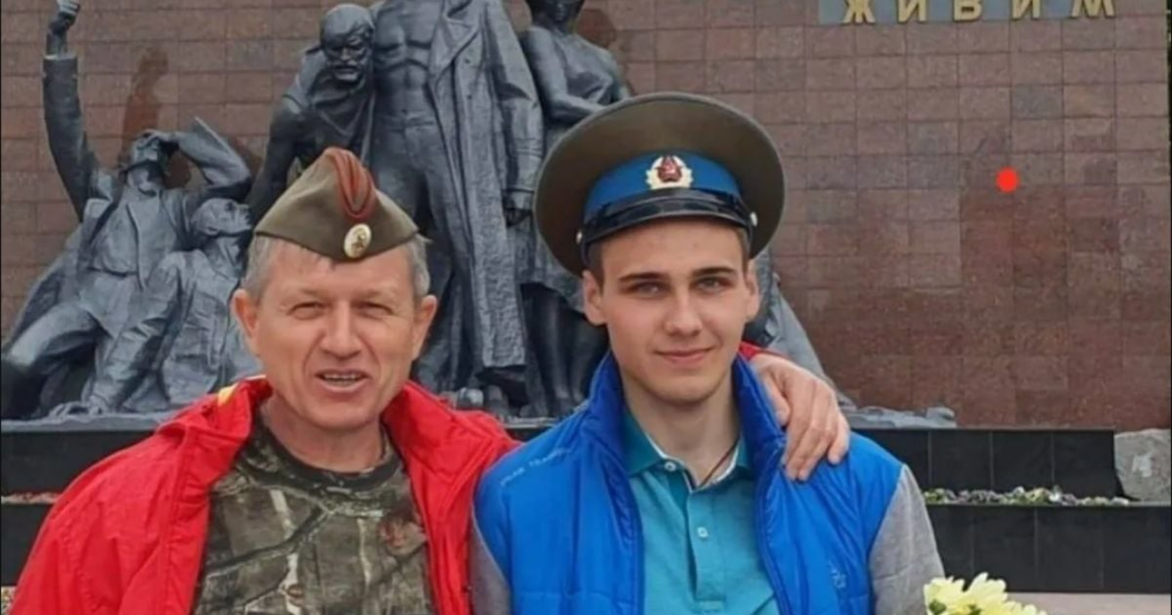 Микола Корецький (ліворуч) зі своїм сином Максимом