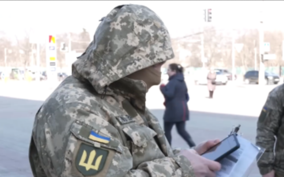 У Харкові шестеро нетверезих співробітників ТЦК озброєні увірвалися до гуртожитку та напали на людей