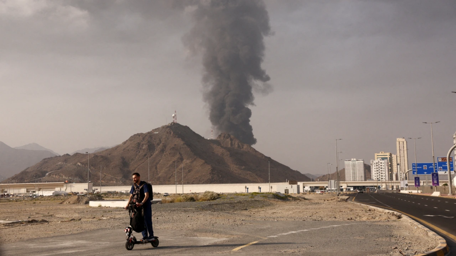 ОАЕ планують силою розблокувати Ормузьку протоку й закликають до окупації островів у протоці — WSJ