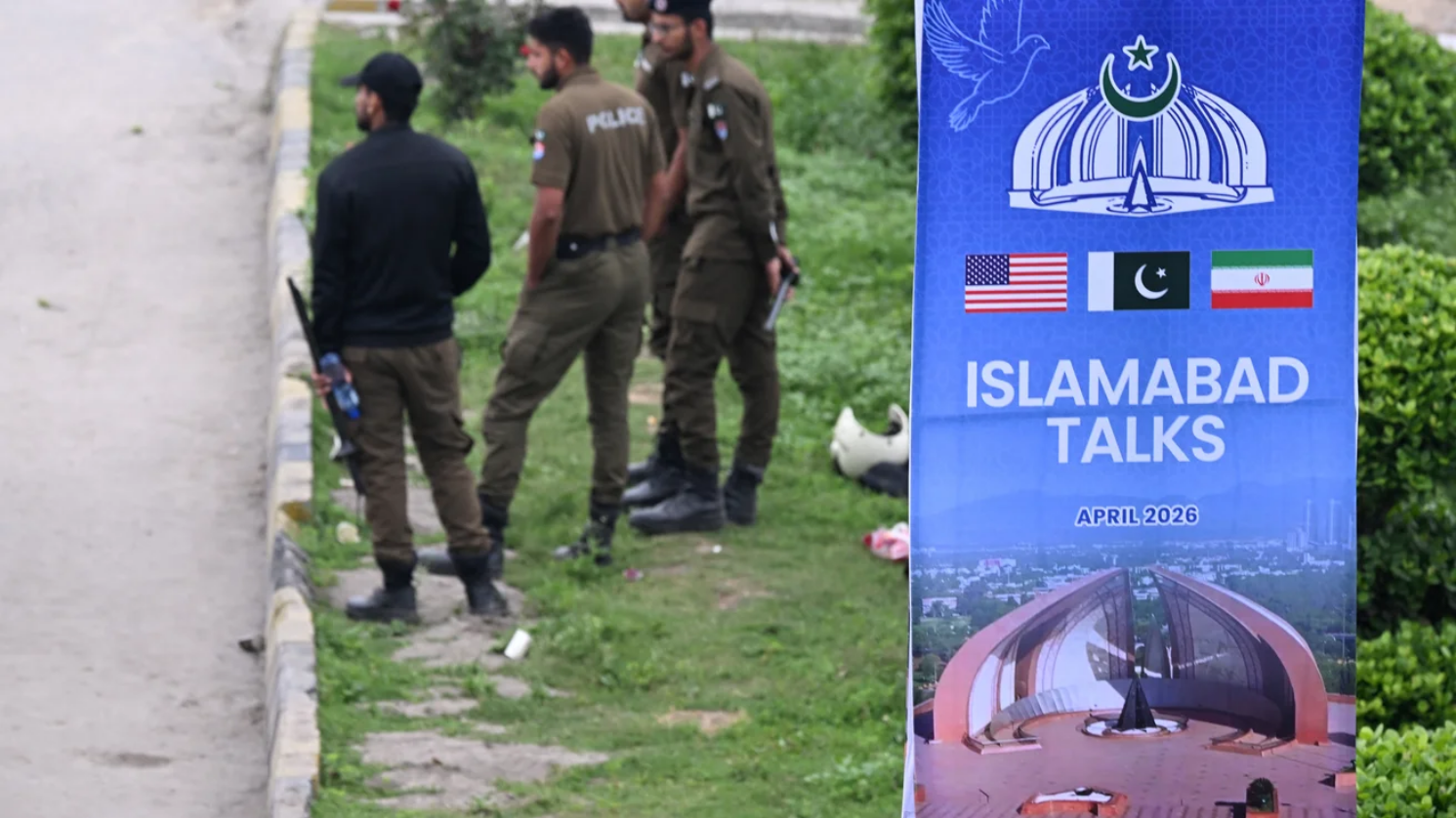 Представники США та Ірану прибули для переговорів у Пакистані