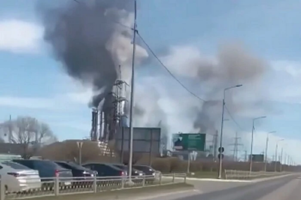 На росії палає один із найбільших хімічних заводів