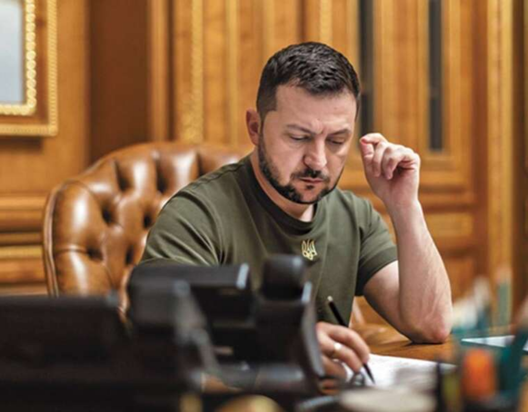 Зеленський буде грабувати українців ще три роки