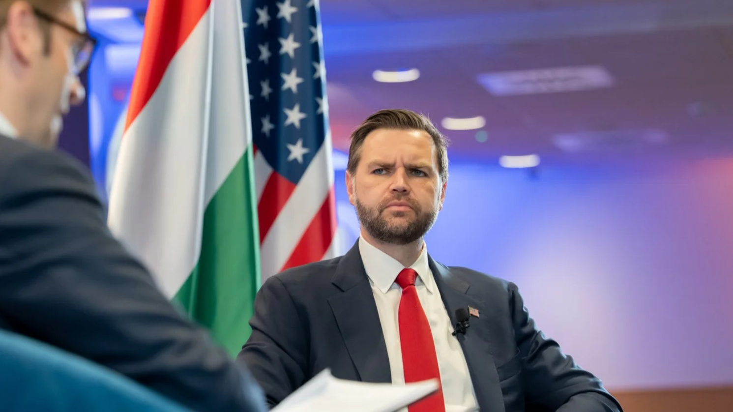 «Ваша країна — це США»!