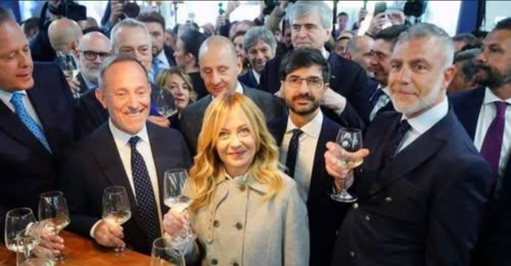 Мелоні різко змінює тон