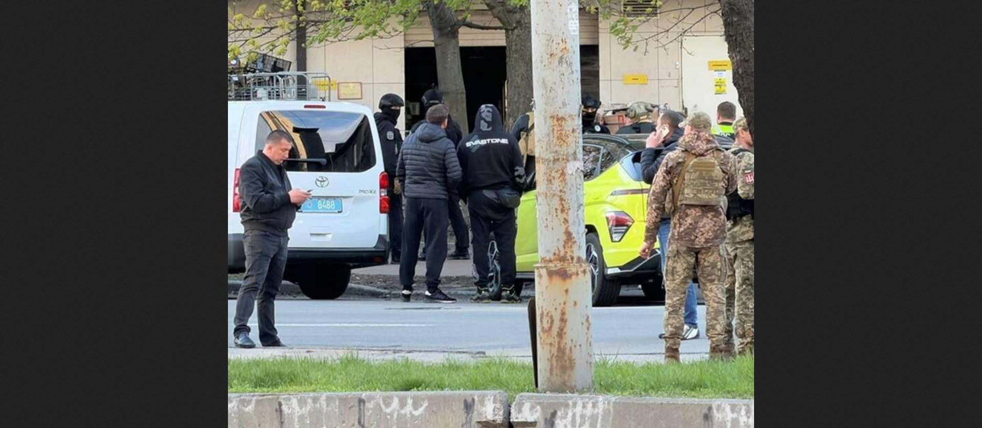 У Києві невідомий відкрив стрілянину по людях