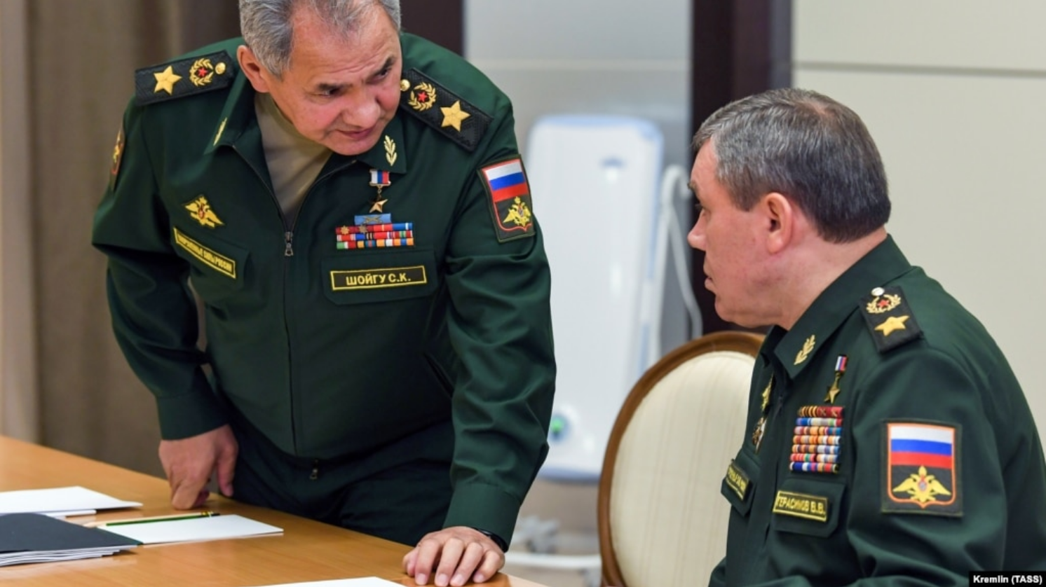 Ножі наголо 2.0: корупція, чистки та суперечки