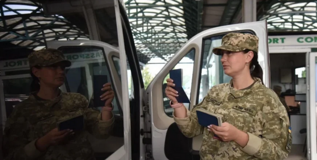 ТЦК у пунктах пропуску вручає повістки депортованим українцям