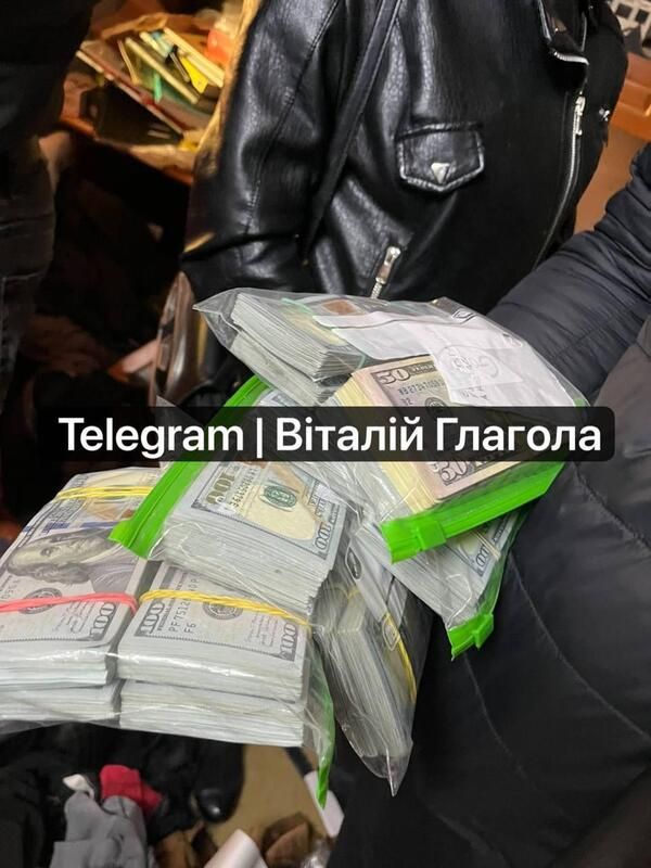 Зелений Павук у своєму гнізді сховав півмільйона доларів США_1