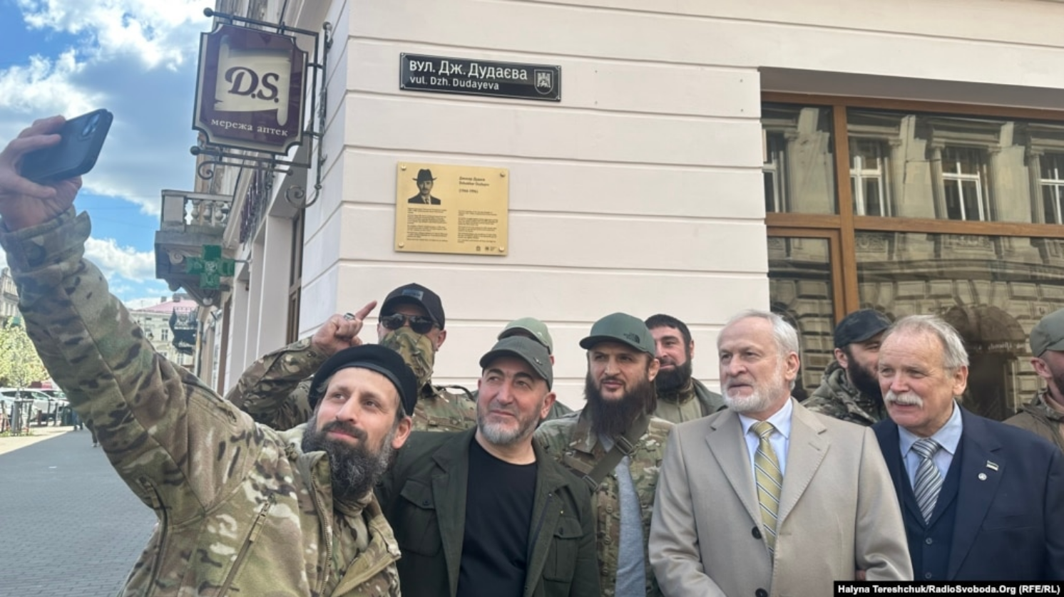У Львові відкрили меморіальну таблицю на честь Джохара Дудаєва