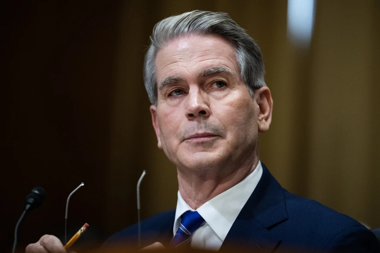 США не продовжуватимуть дію санкційних винятків щодо іранської та російської нафти, - Бессент