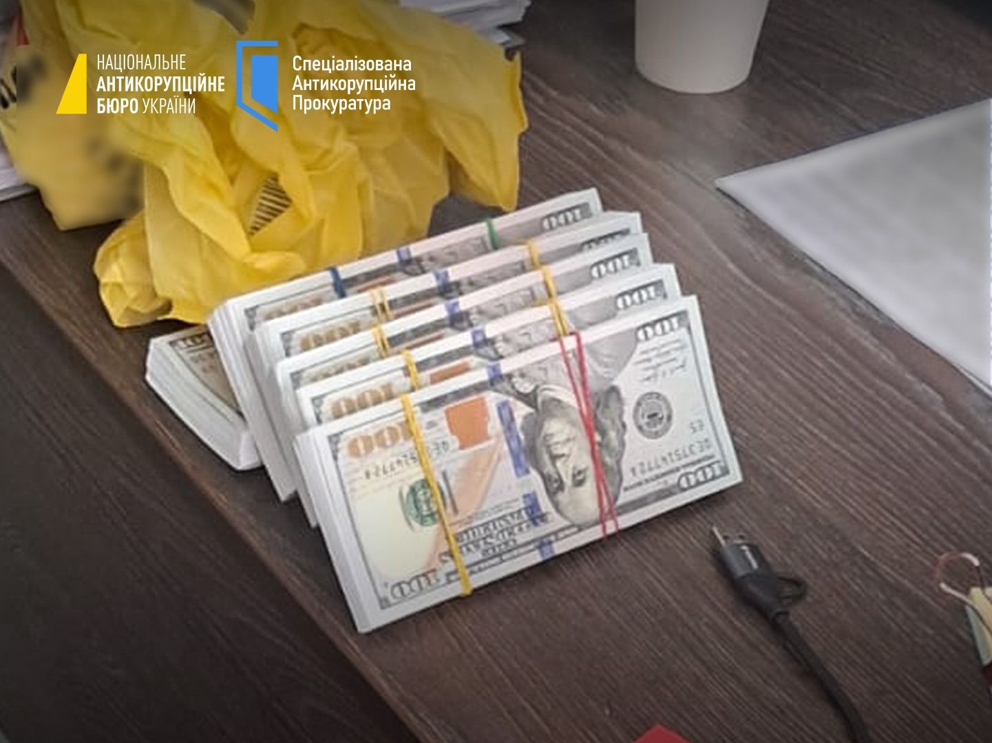 Вимагання $110 тис. хабаря: працівникам СБУ та адвокату повідомили про підозру