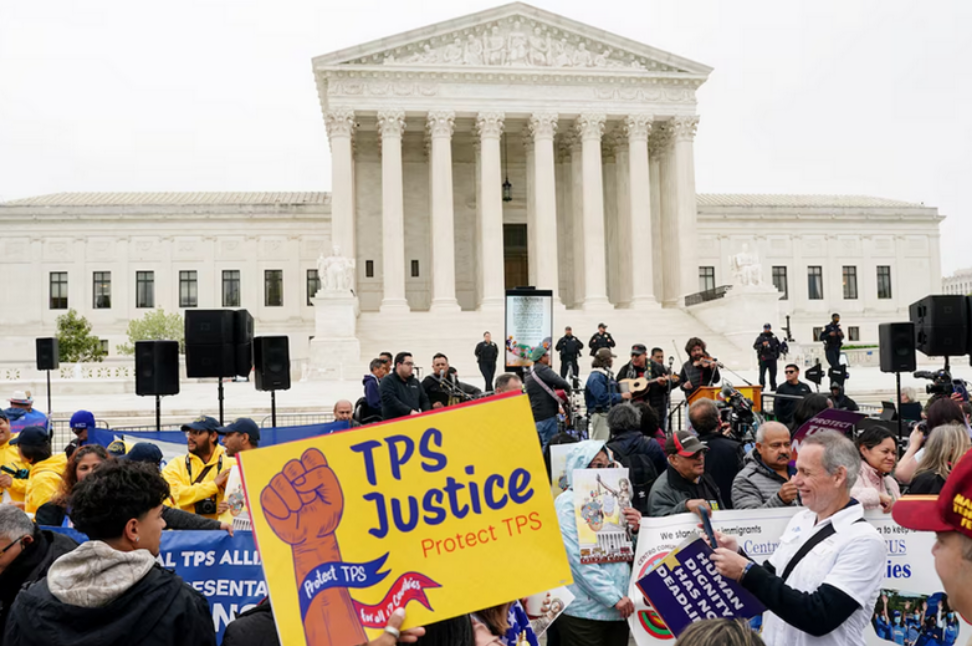 Верховний суд США готується дозволити Трампу скасувати гуманітарний захист для мігрантів