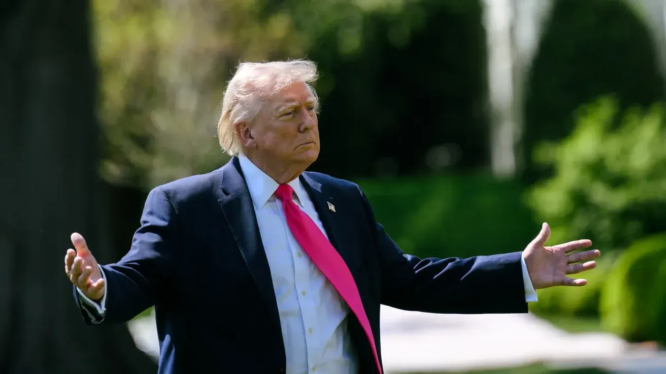 Трамп пожартував, що ВМС США «захоплять Кубу дорогою додому»
