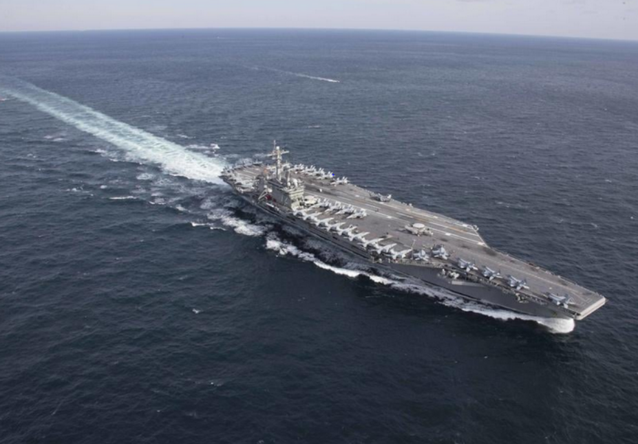 «Корабель-привид»: як авіаносець USS Abraham Lincoln стає майже невидимим уночі