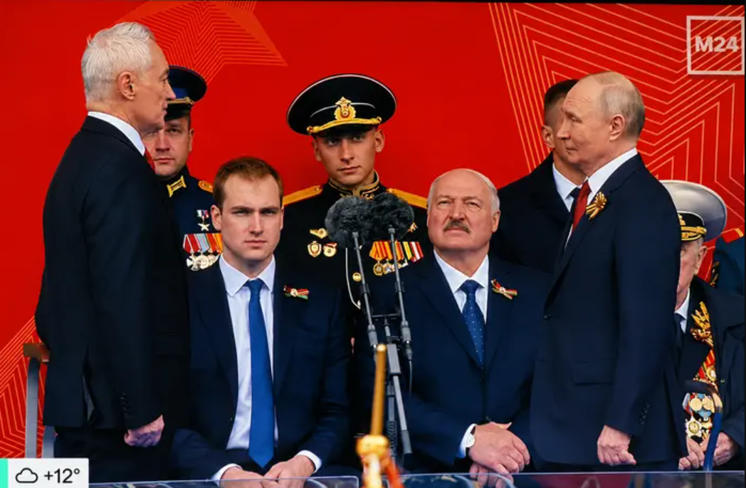 Лукашенко привіз на парад до путіна свого молодого наступника