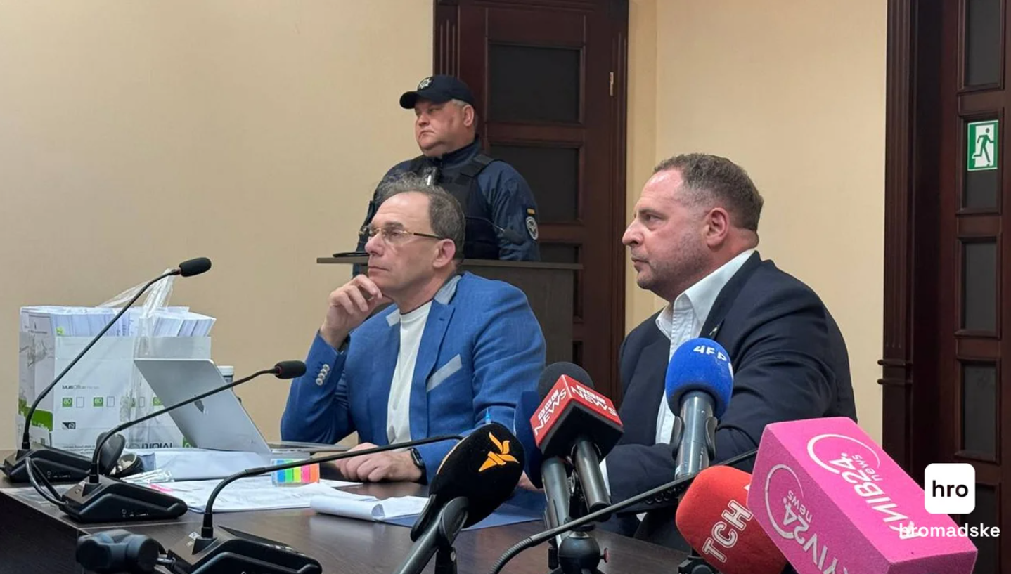 У Єрмака є чотири дипломатичні паспорти