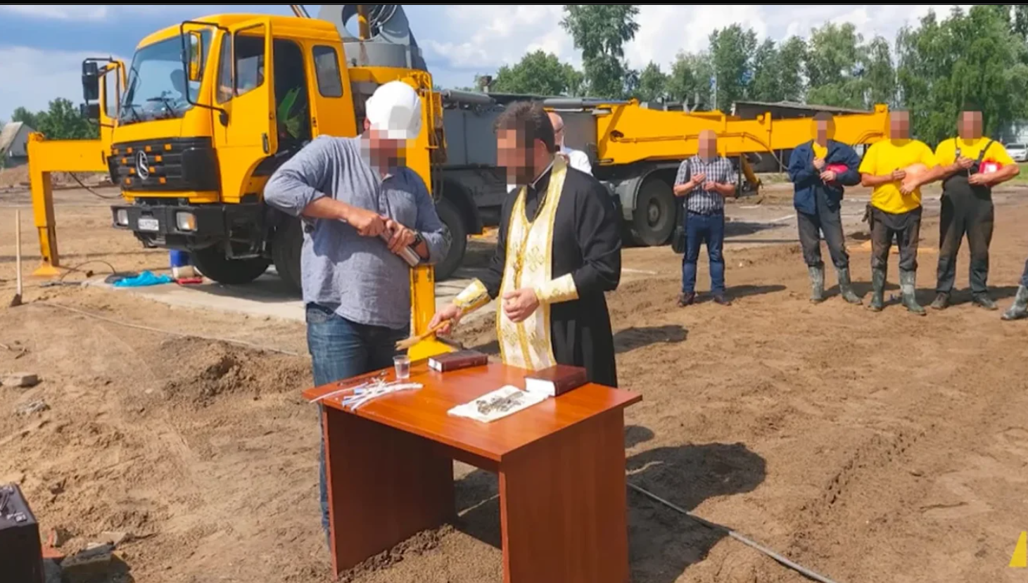 Будівництво «Династії» міг освячувати священник УПЦ МП — «Слідство.Інфо»