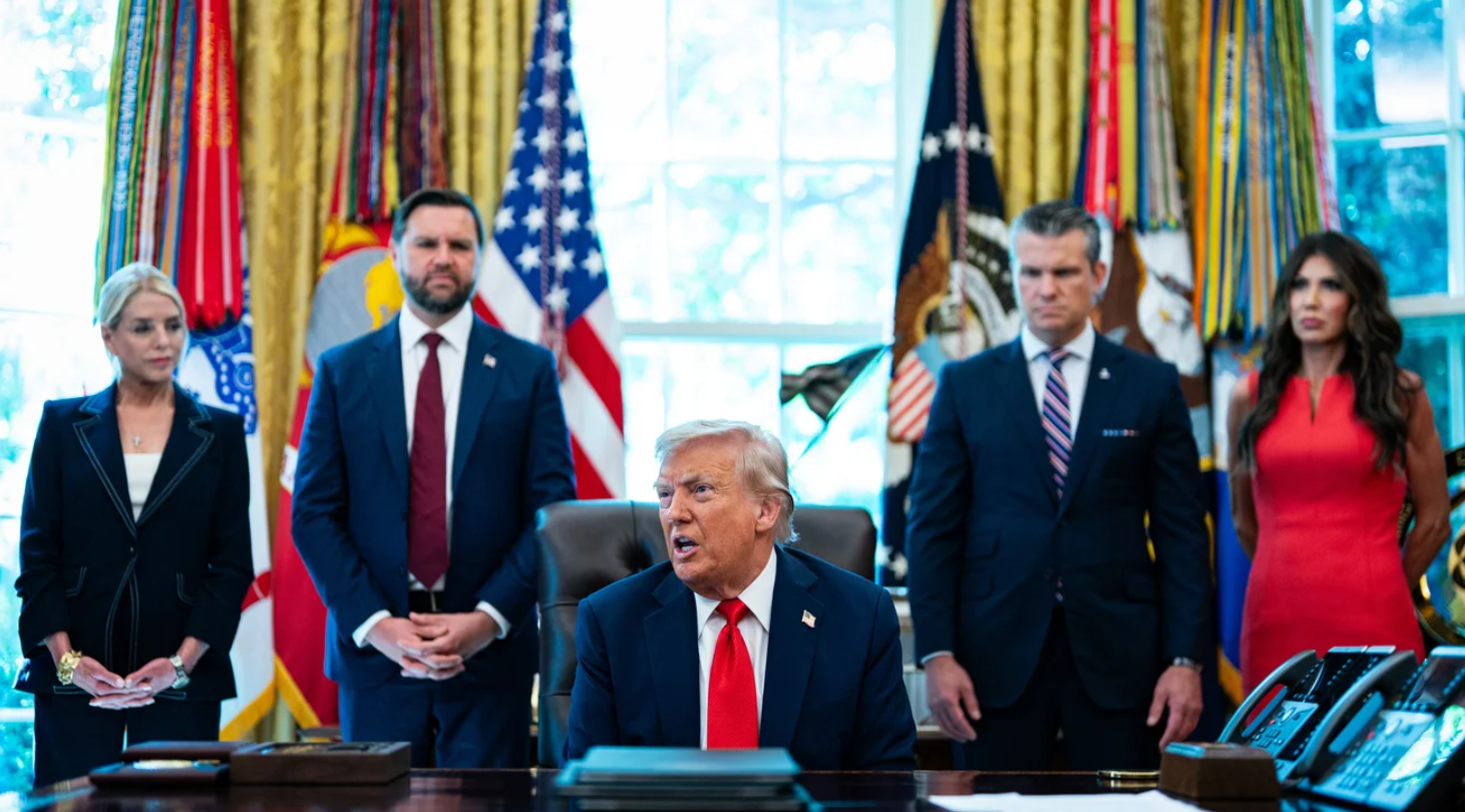 Президент США Трамп залишив лист з інструкціями Венсу на випадок, «якщо з ним щось трапиться»