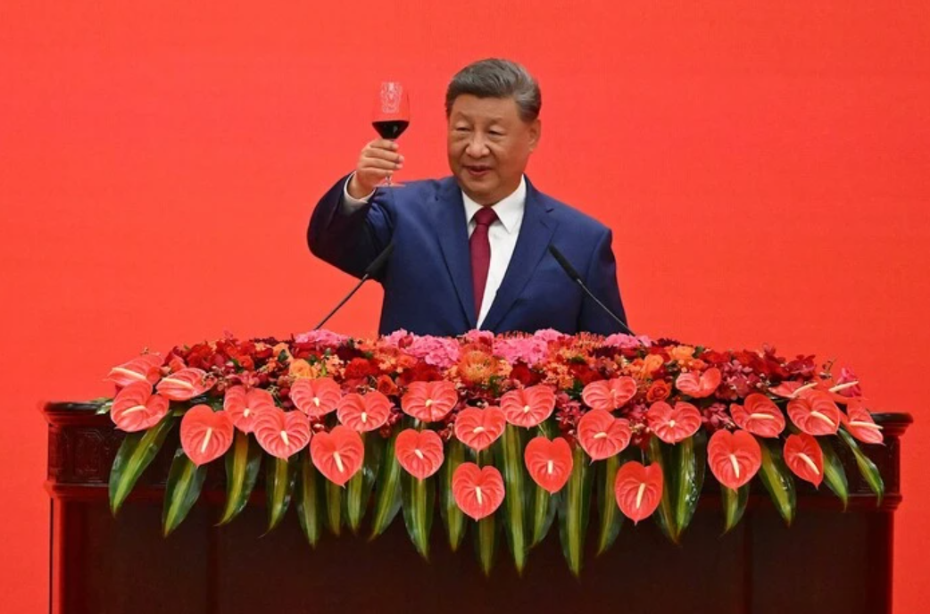 Адмірал НАТО назвав країну, що найбільше виграє від затяжної війни в Україні