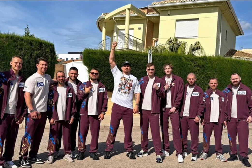 Усик прибув до Гізи на поєдинок проти Верховена