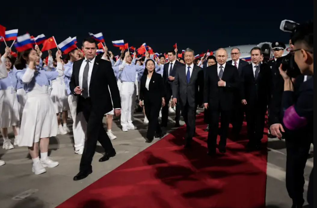 Китайці зустріли путіна в аеропорту криками