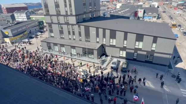 У Гренландії спалахнули протести проти США через заяви Трампа та відкриття нового консульства_3
