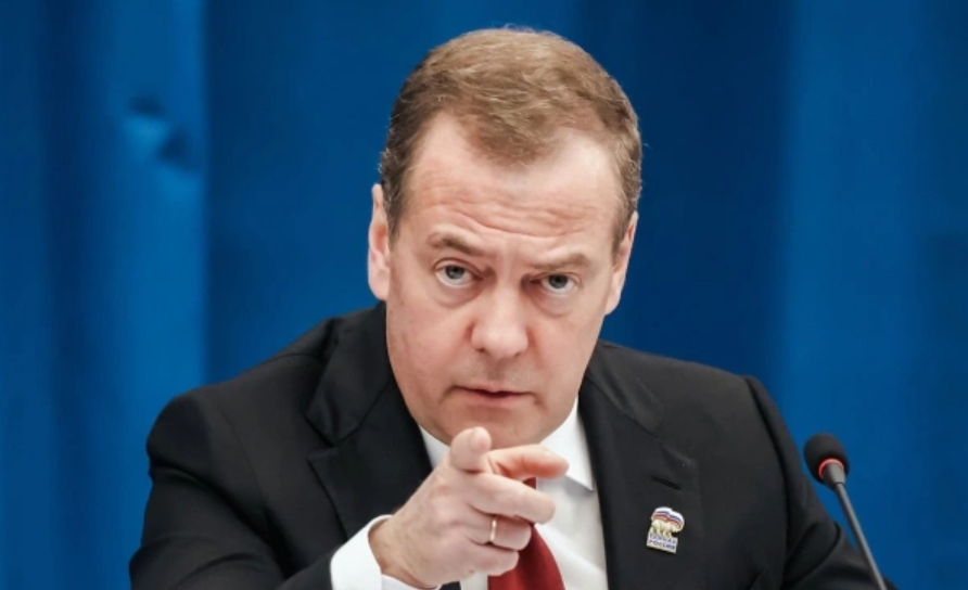 Медведєв закликав до посилення масованих ударів по території України та її столиці