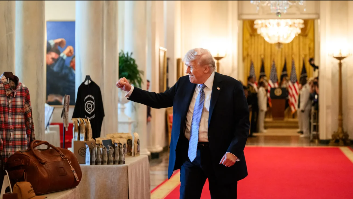 Американські урядовці хвалять Трампа в середньому в кожному шостому реченні — NYT
