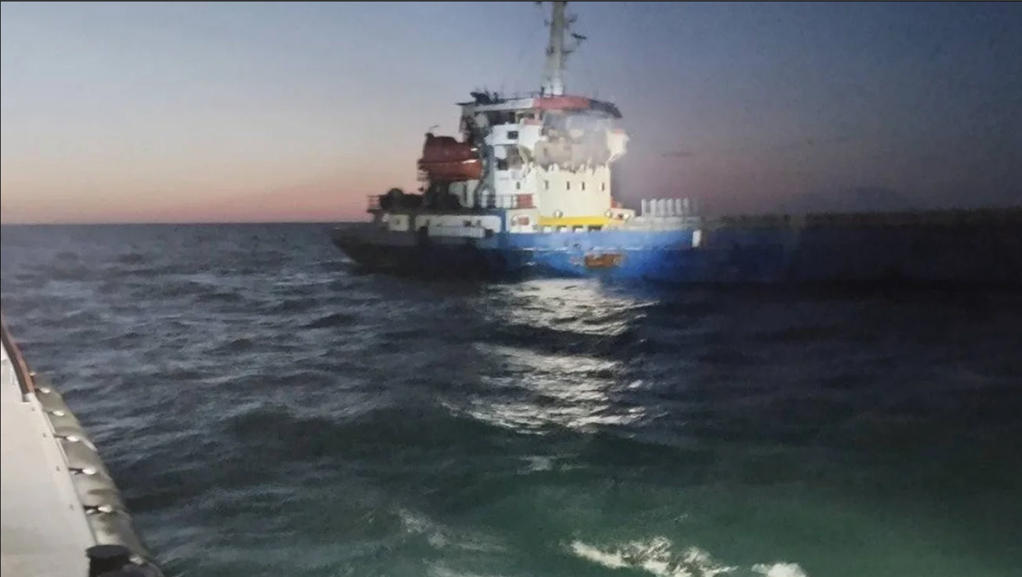 Українські ВМС урятували моряків турецького судна