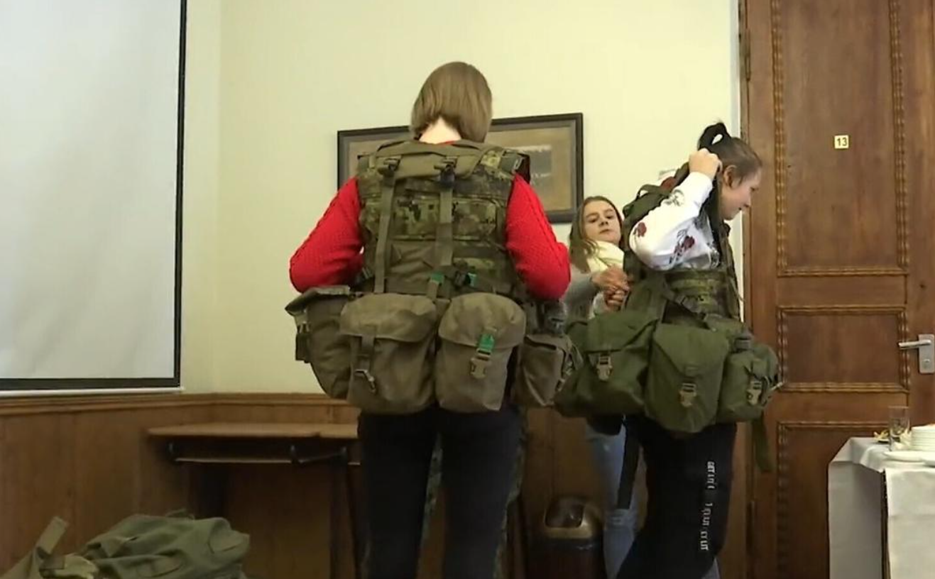 В Естонії заявили, що обов’язковий призов жінок на військову службу це «питання часу» — ERR