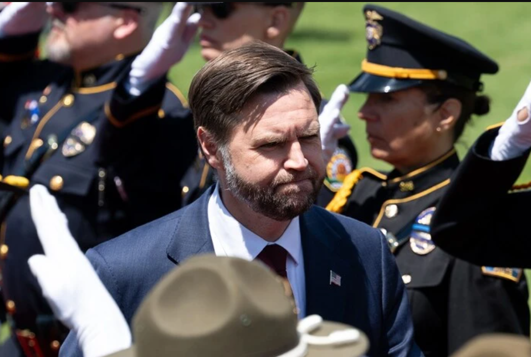 Трамп обирає собі наступника, є дві кандидатури – NYT